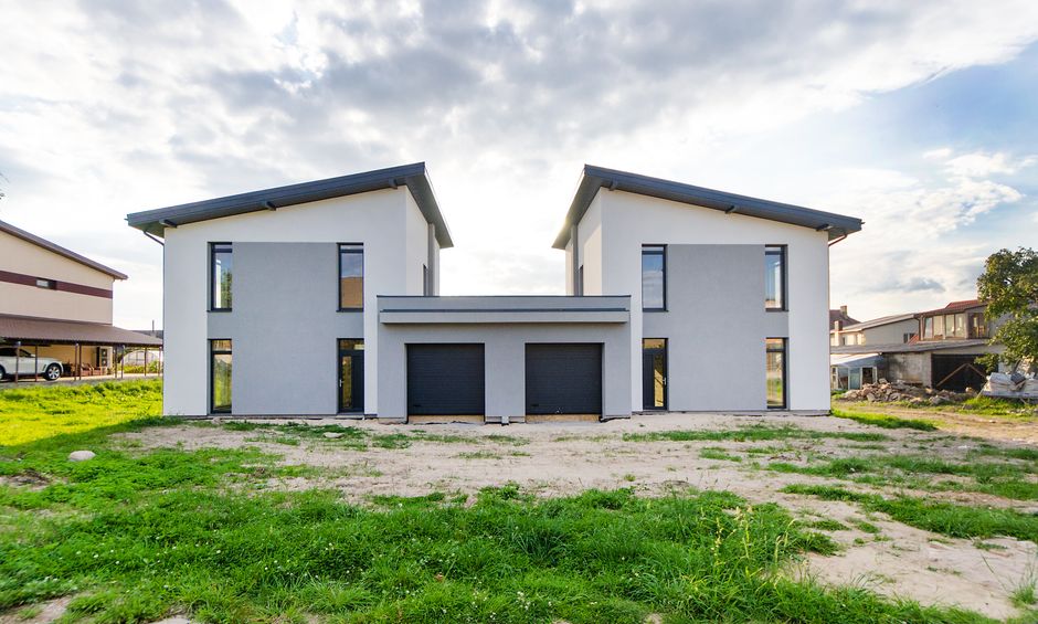 Simetrična moderna kuća blizanac